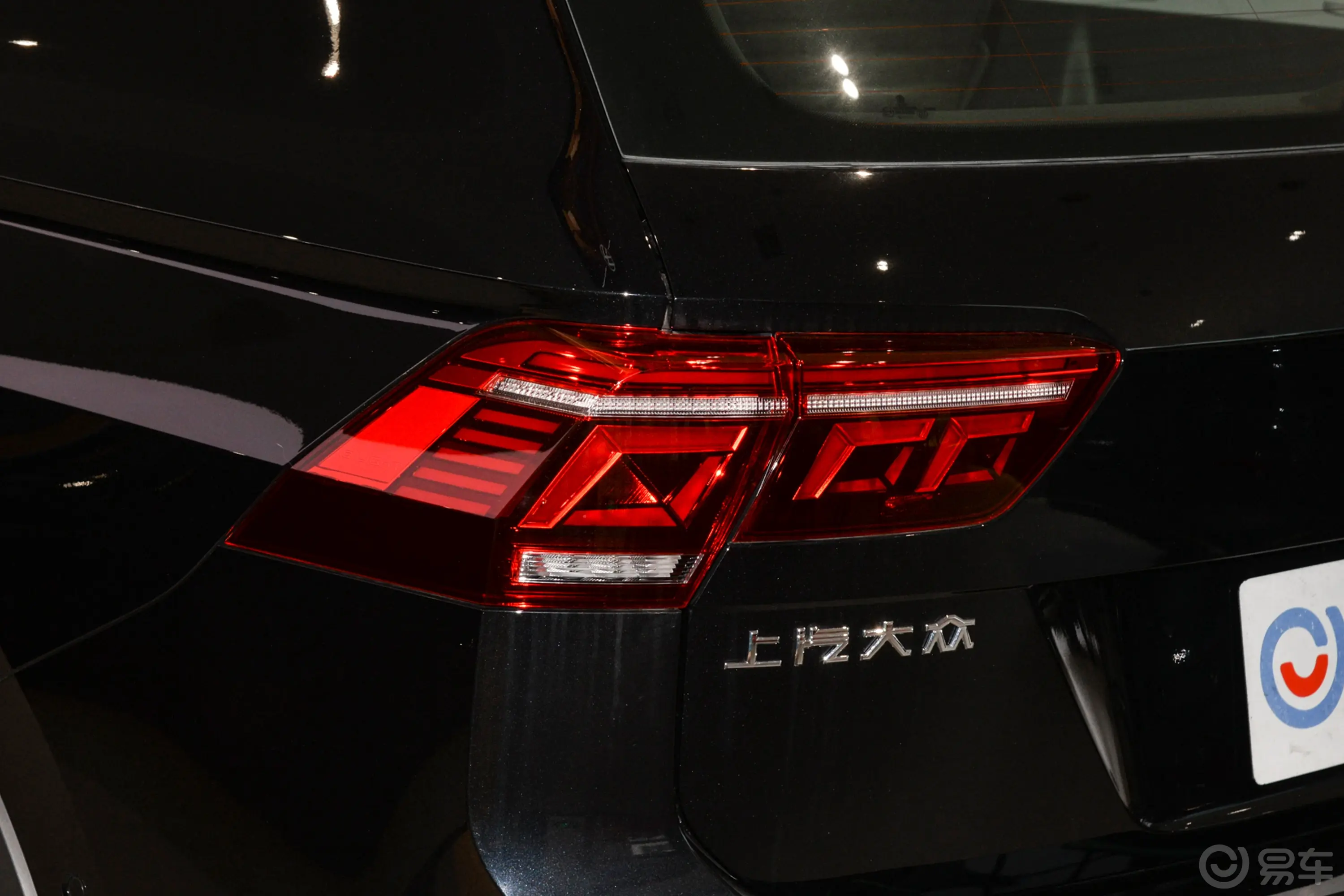 途观L 插电混动430PHEV 尊贵版尾灯侧45度俯拍